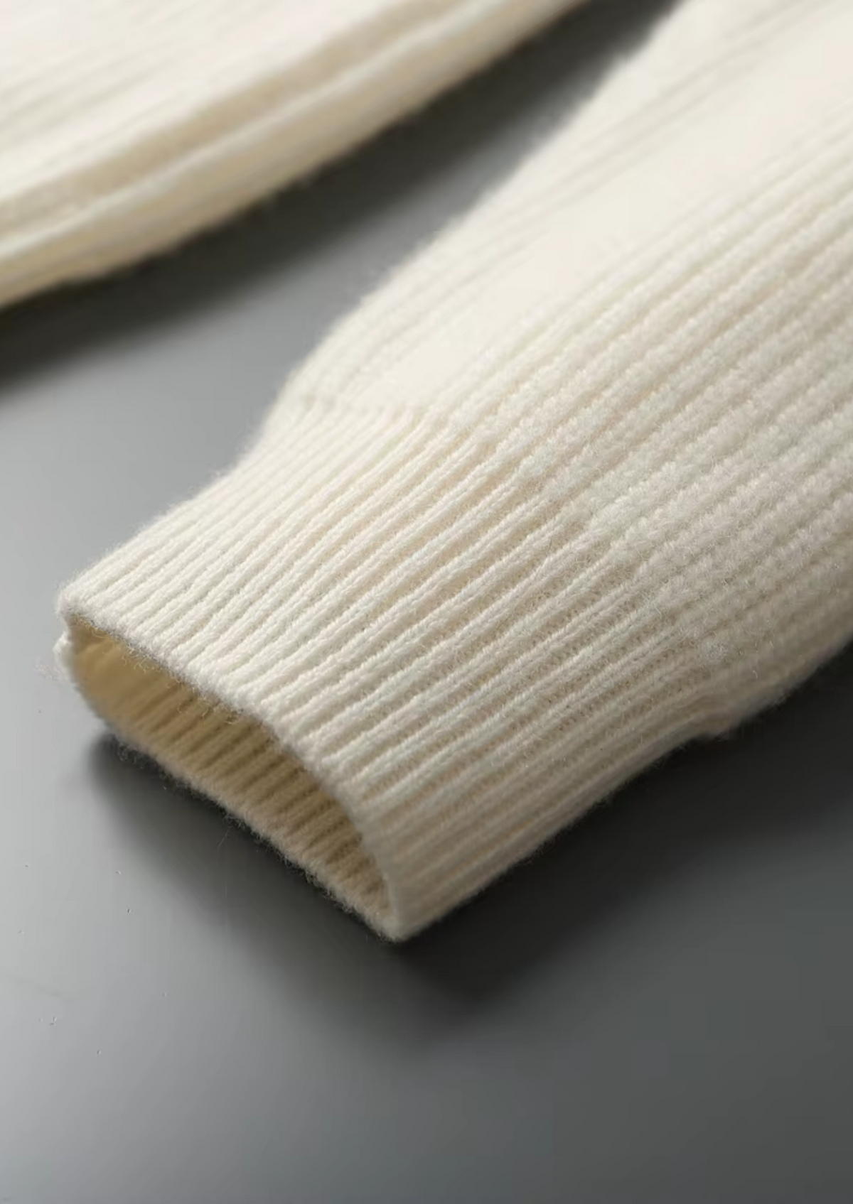 Men's RIBBED V-NECK SWEATER