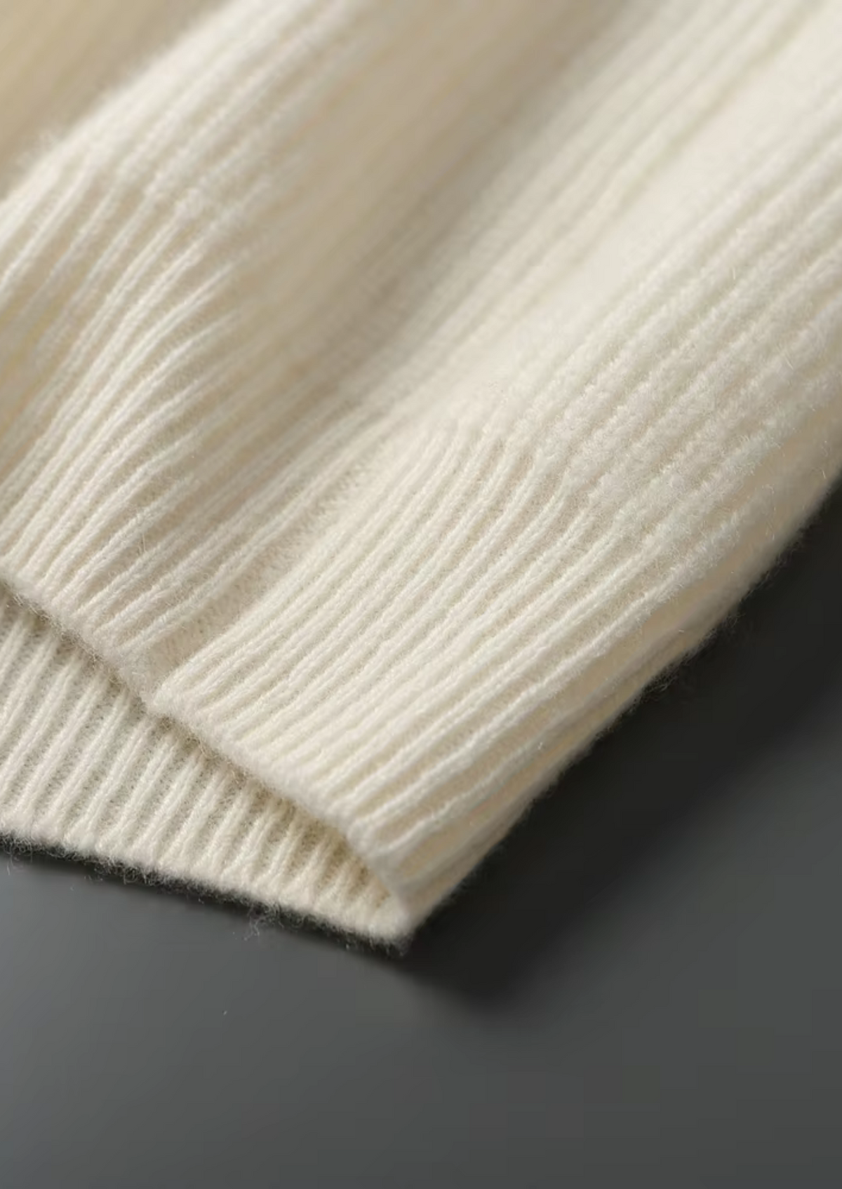 Men's RIBBED V-NECK SWEATER