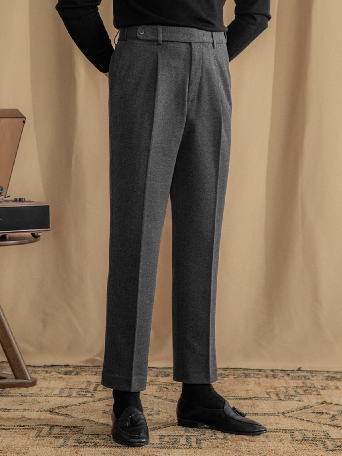 Men’s Herringbone Wool Blend Pleated Trousers