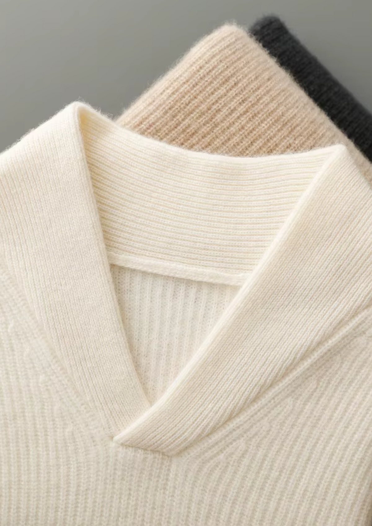 Men's RIBBED V-NECK SWEATER
