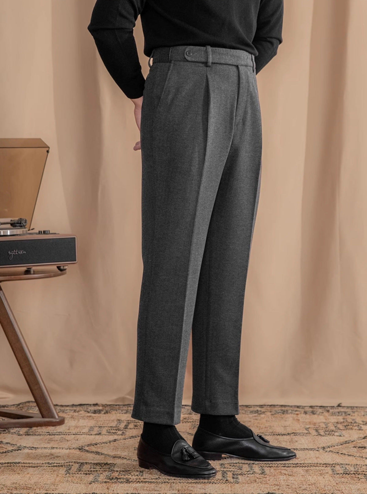 Men’s Herringbone Wool Blend Pleated Trousers