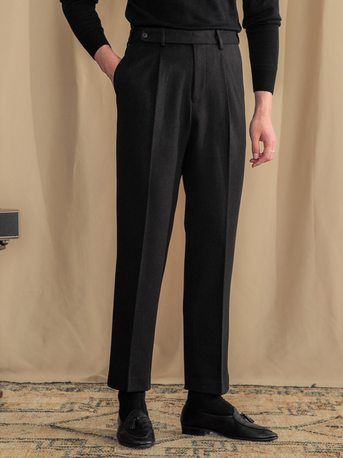 Men’s Herringbone Wool Blend Pleated Trousers