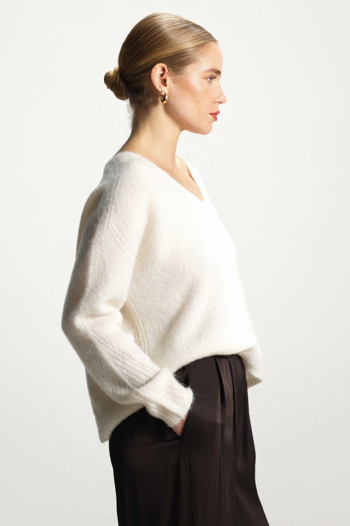 Women's V-Neck Sweater Ivory Alpaca Blend