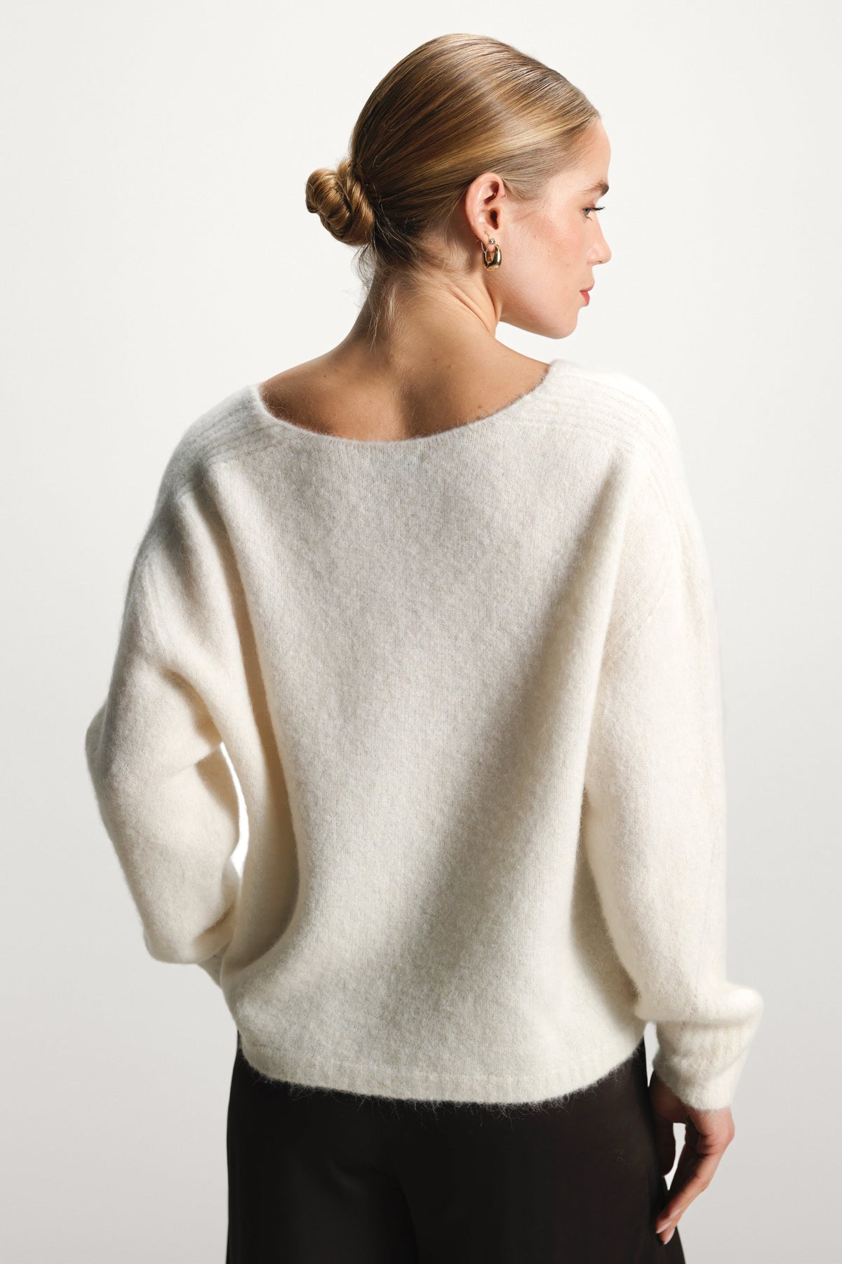 Women's V-Neck Sweater Ivory Alpaca Blend