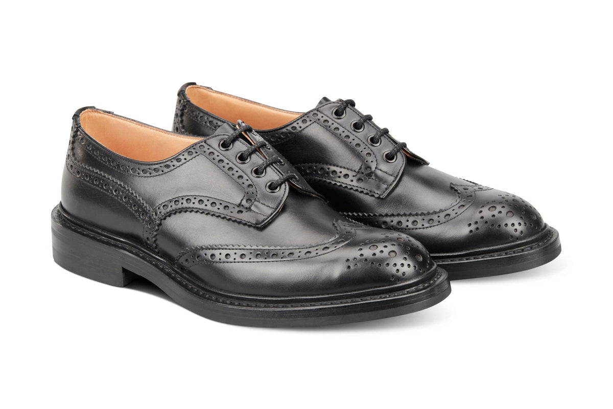 Men’s Black Country Derby Shoes with Brogue Detailing and Classic Lace-Up Design